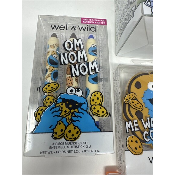 Sesame Street Wet N Wild Makeup Set Bundle - Blush, Highlighter, Sponge, Mirror - Picture 4 of 10